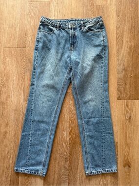 Women's Straight Leg Denim Jeans in Light Blue